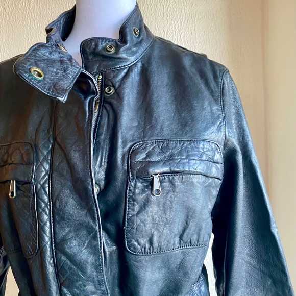 Vintage Gap black leather belted jacket, zipper and snap front Size M *LIKE NEW* - Picture 2 of 16